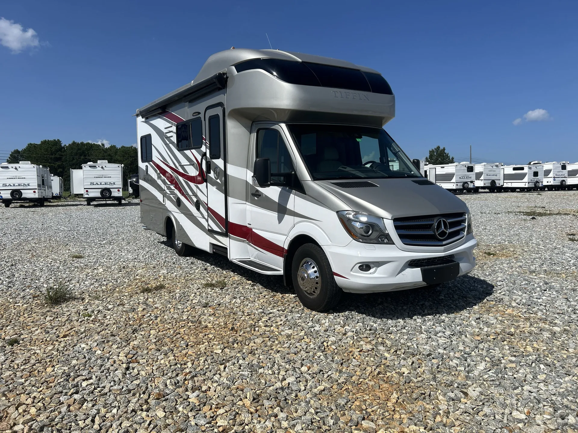 2017 Tiffin Wayfarer 24 QW dealer photo 1 from Camping World