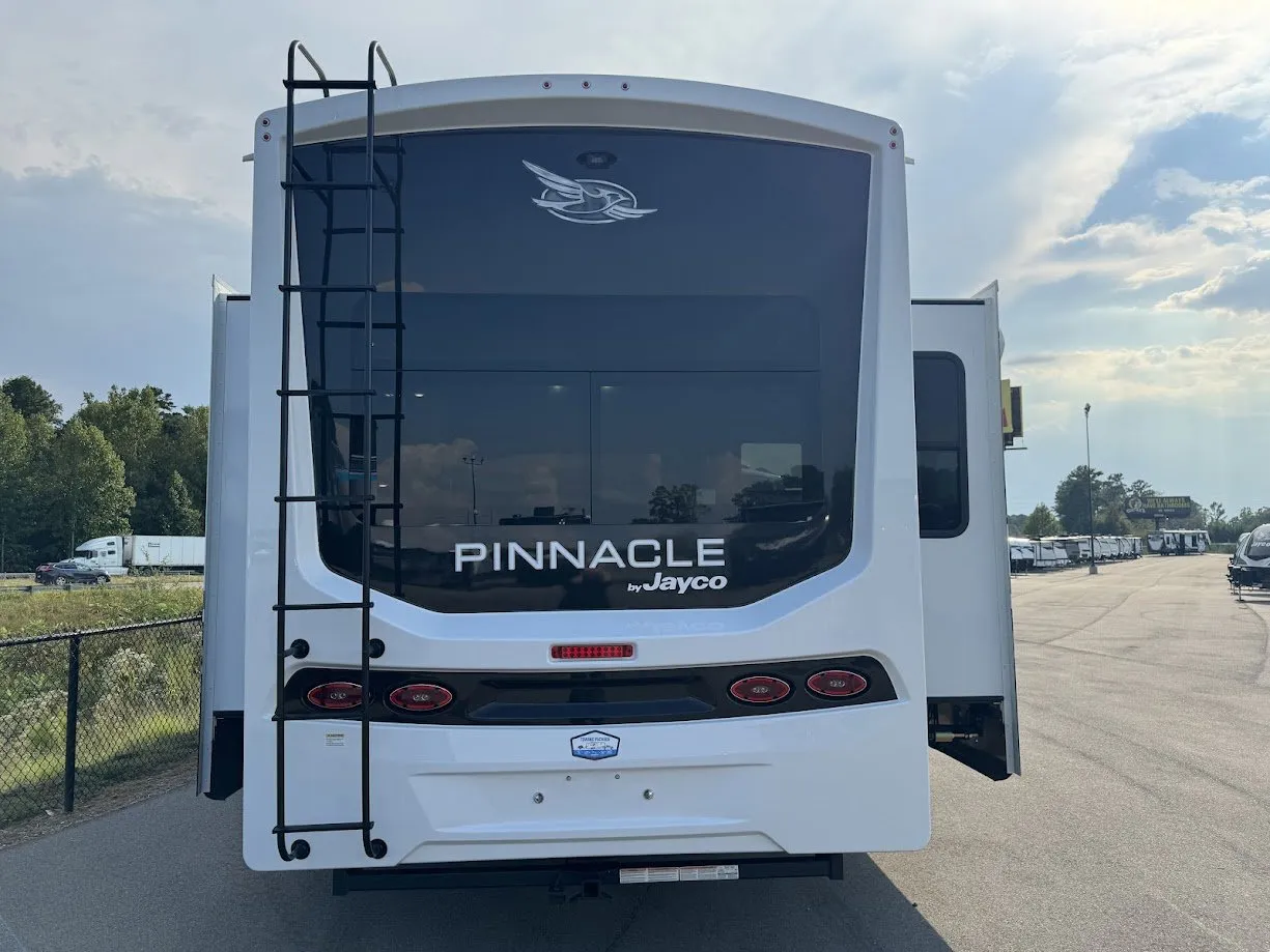 2026 Jayco Pinnacle 32RLTS - Photo 4
