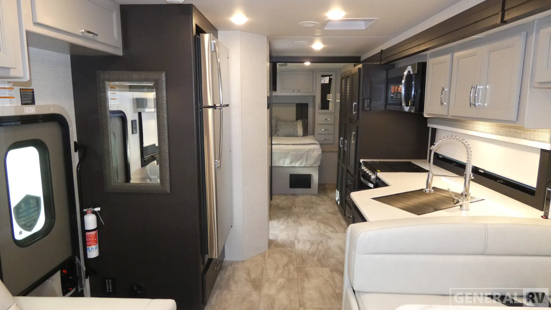 2026 Thor Motor Coach Magnitude Grand L35 - Photo 3