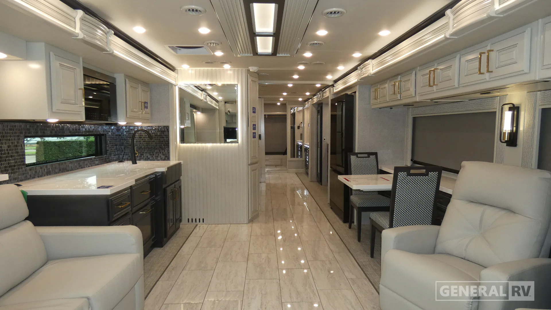2027 Fleetwood Palisade 45CS - Photo 3