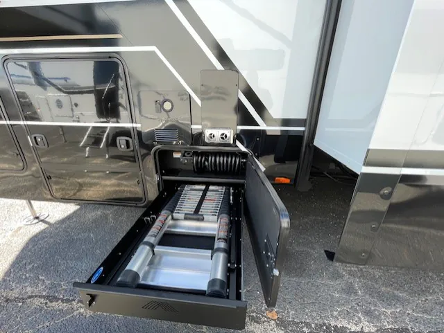 2026 Brinkley Model G 3970, Photos photo 10