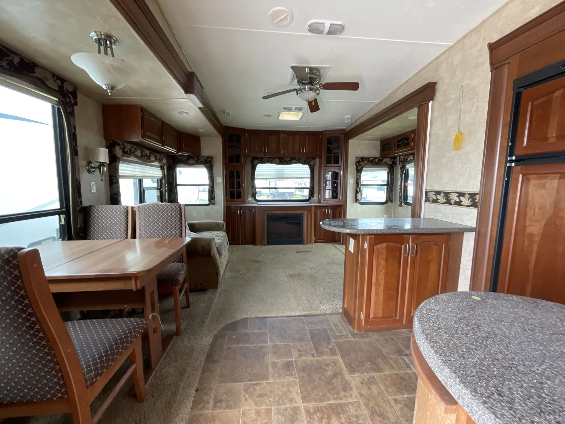 2011 Keystone Avalanche 330RE — living area main