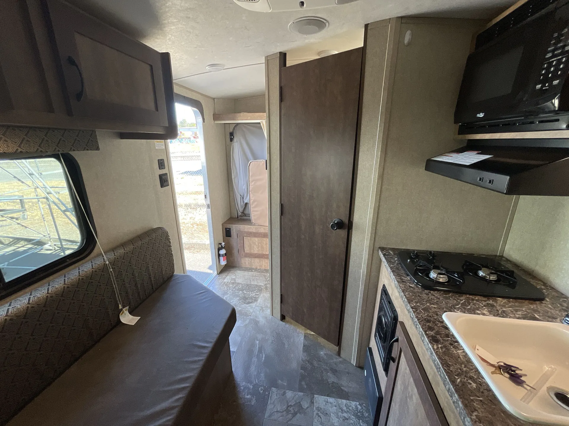 2017 Starcraft Autumn Ridge Outfitter 15RB — living area main