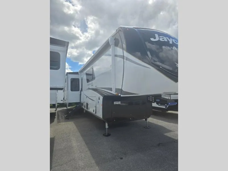 2026 Jayco Pinnacle 38FBRK - Photo 2