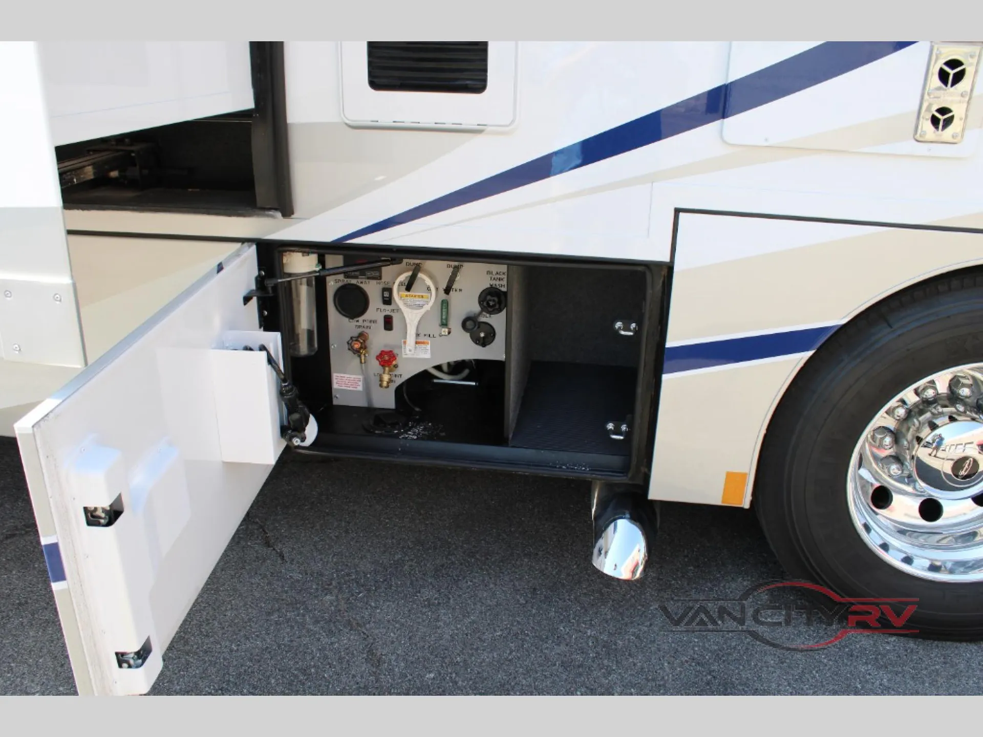 2026 Renegade RV Valencia 39RB - Photo 4