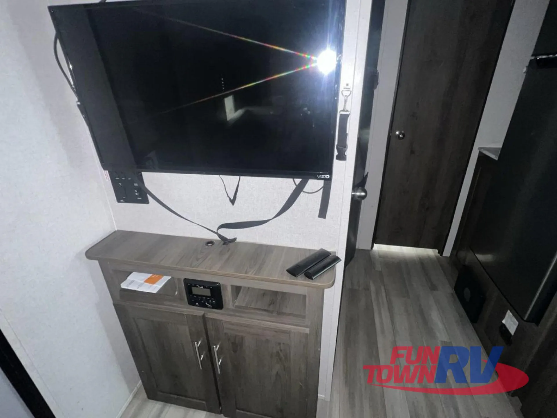 2021 Coachmen Clipper 182DBU - Photo 3