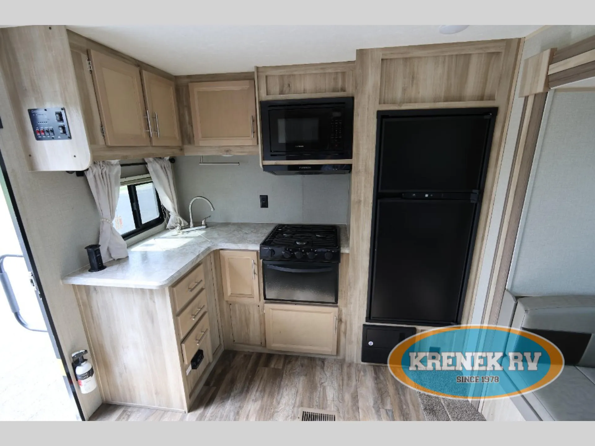 2020 Coachmen Catalina Summit Series 8 271RKS - Photo 3