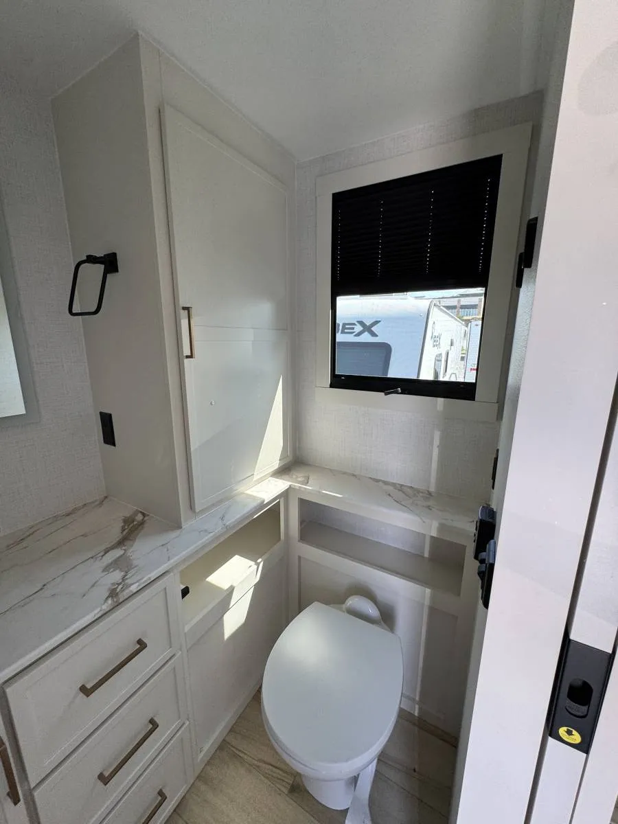 2025 Brinkley MODEL I 265, Photos photo 8