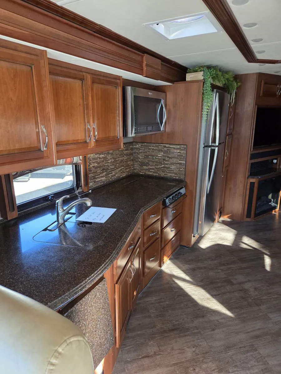 2016 Fleetwood Pace Arrow LXE 38K, Photos photo 15