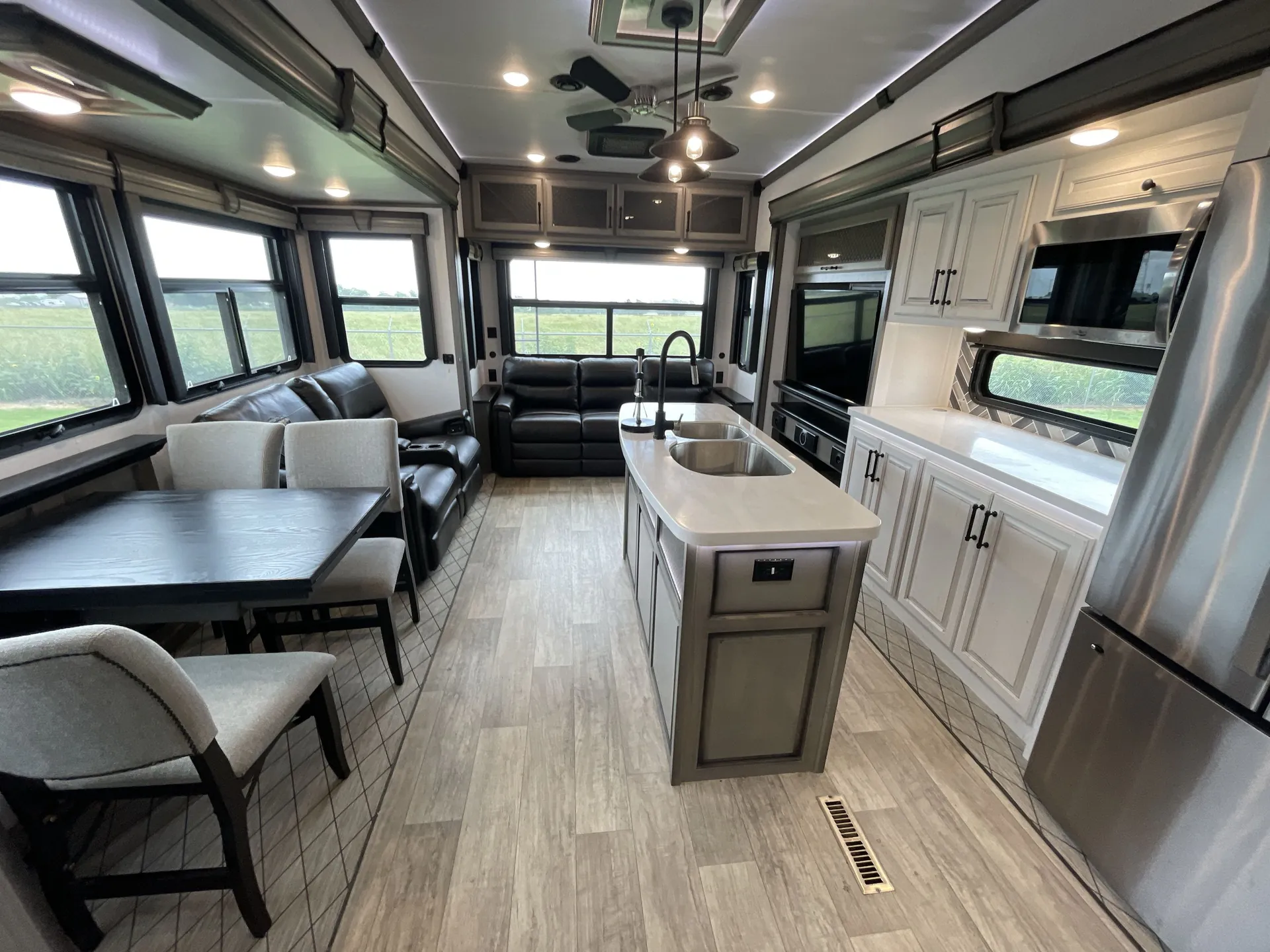 2022 Keystone Montana 3231CK — living area main