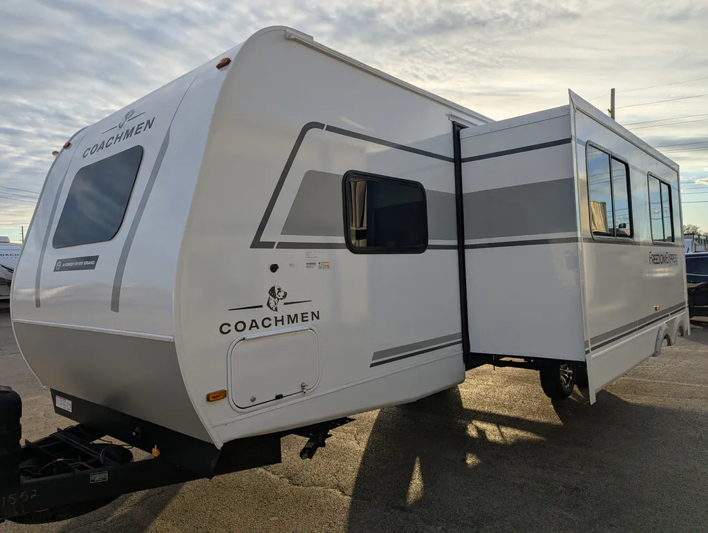 2026 Coachmen Freedom Express Select 30SE, Photos photo 4