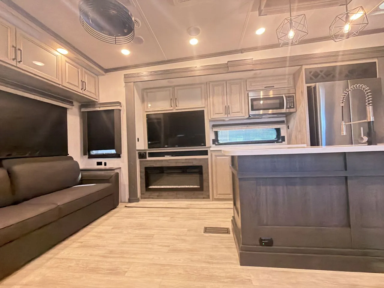 2024 Keystone Alpine 3303CK - Photo 4