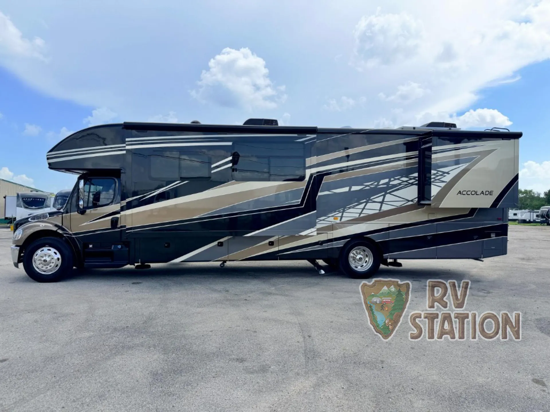 2023 Entegra Coach Accolade 37M - Photo 4