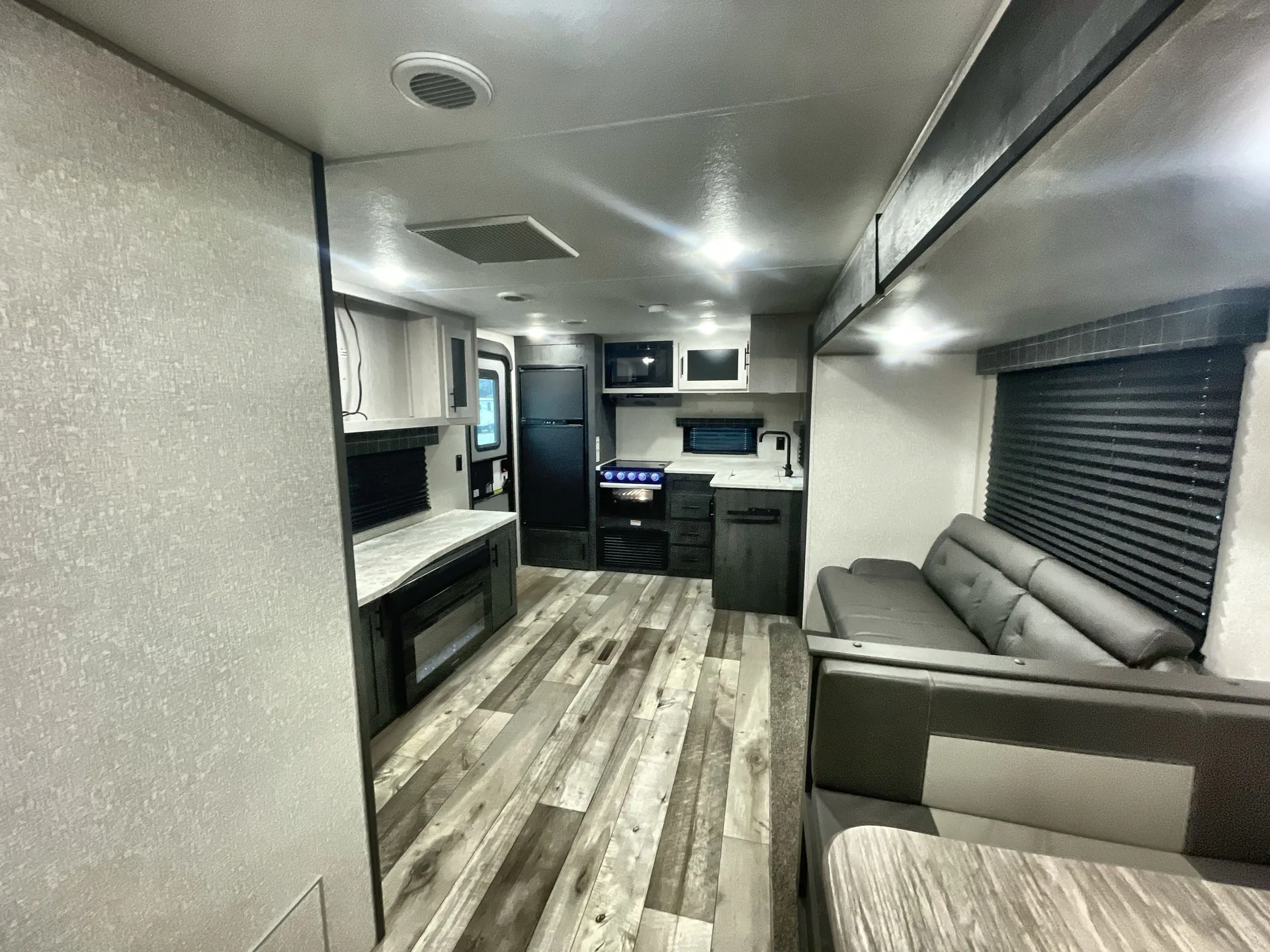 2022 K-Z Sportsmen SE 241RKSE — living area main