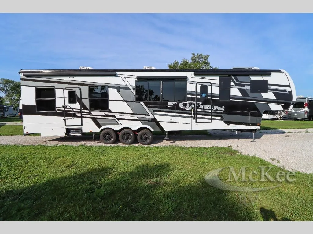 2025 Keystone Fuzion 419 - Photo 4