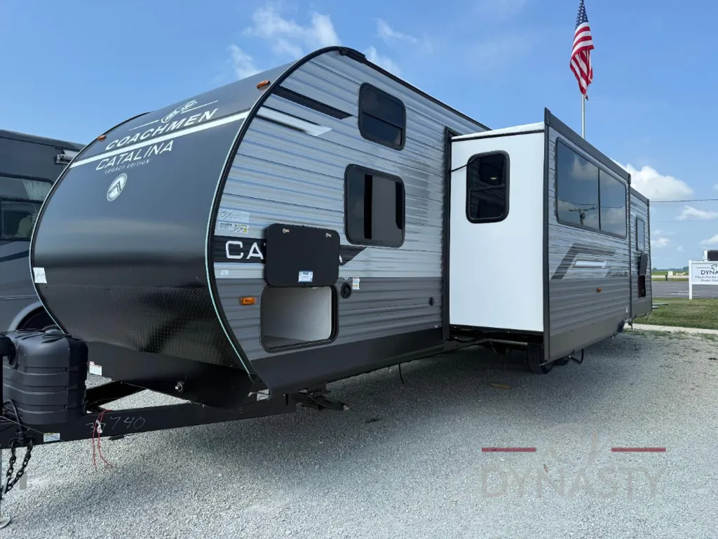 2027 Coachmen Catalina Legacy Edition 333DBDSCK, Photos photo 3