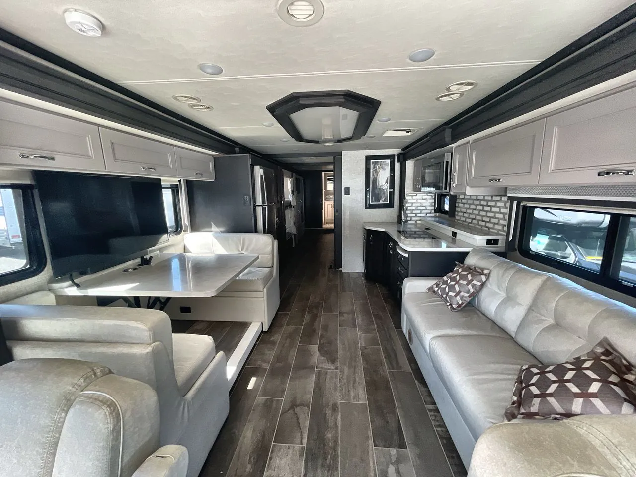 2023 Thor Motor Coach Aria 4000 - Photo 3