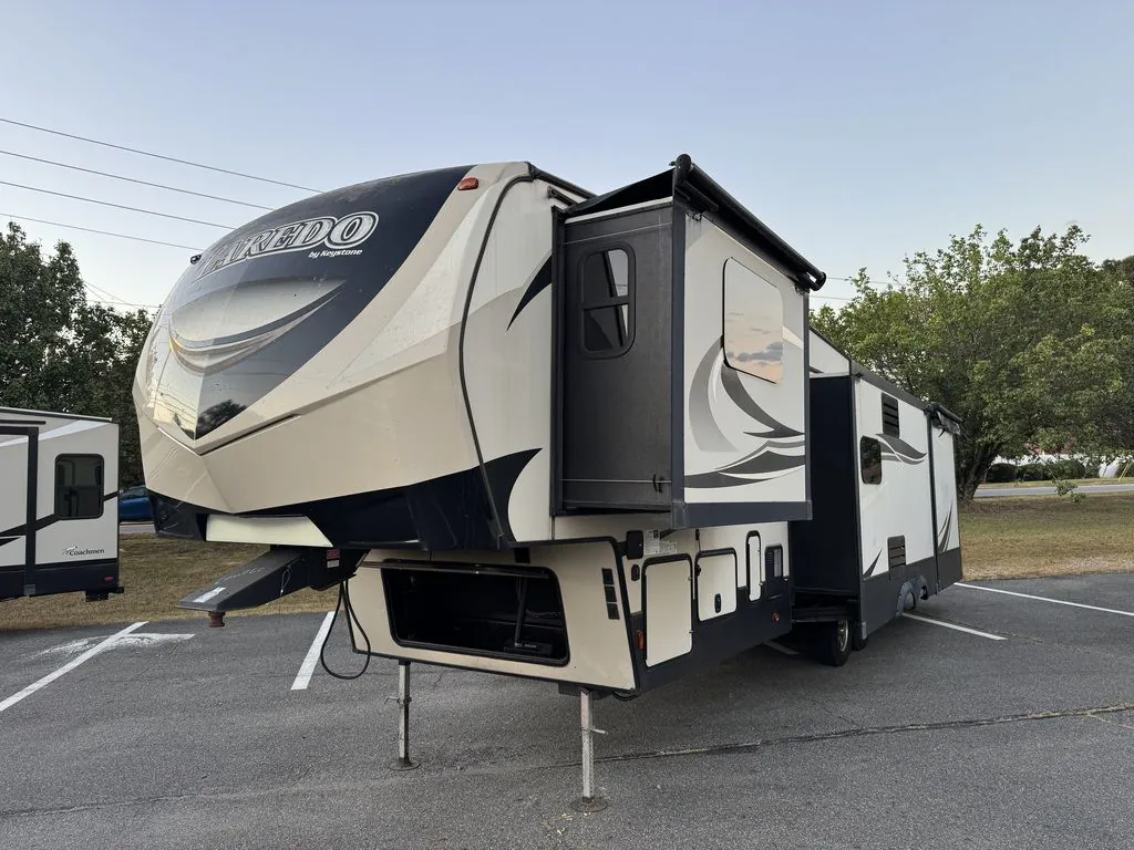 2018 Keystone Laredo 340FL - Photo 4