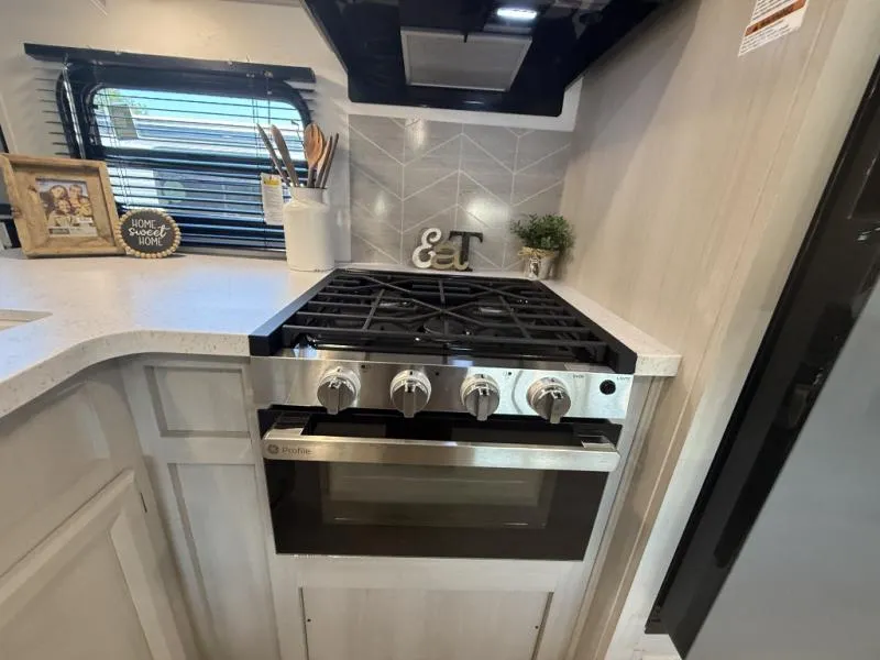 2027 Coachmen Catalina Legacy Edition 273DBHCK - Photo 3