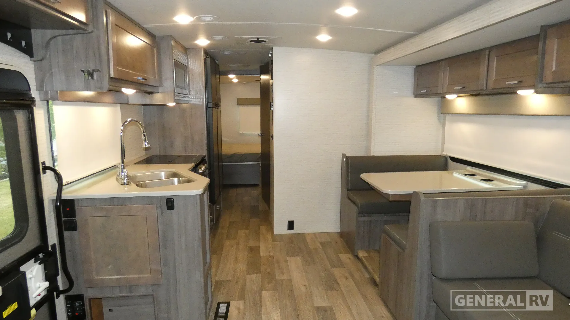 2022 Winnebago Vista 35U - Photo 3