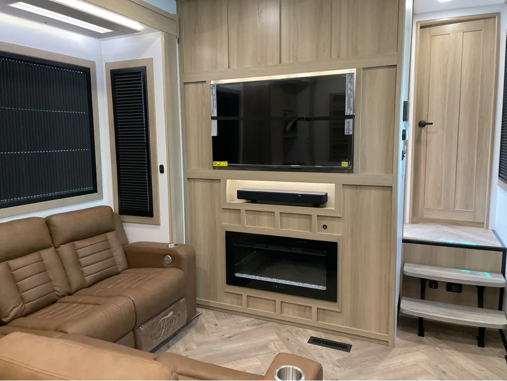 2026 Keystone Raptor 433, Photos photo 18