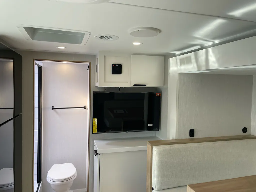 2027 Winnebago Micro Minnie 2108DS, Photos photo 13