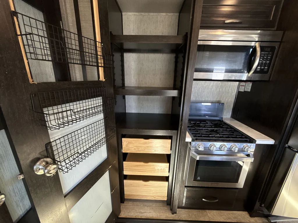 2018 Grand Design Momentum 376TH, Photos photo 15