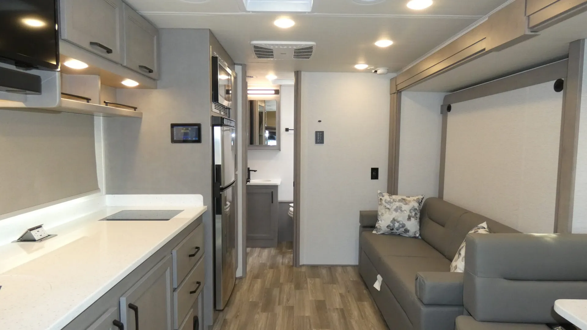 2026 Holiday Rambler Element 25M - Photo 3