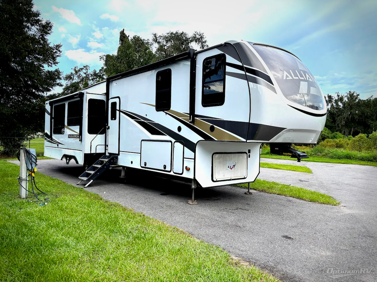 2021 Alliance RV Paradigm 372RK - Photo 2