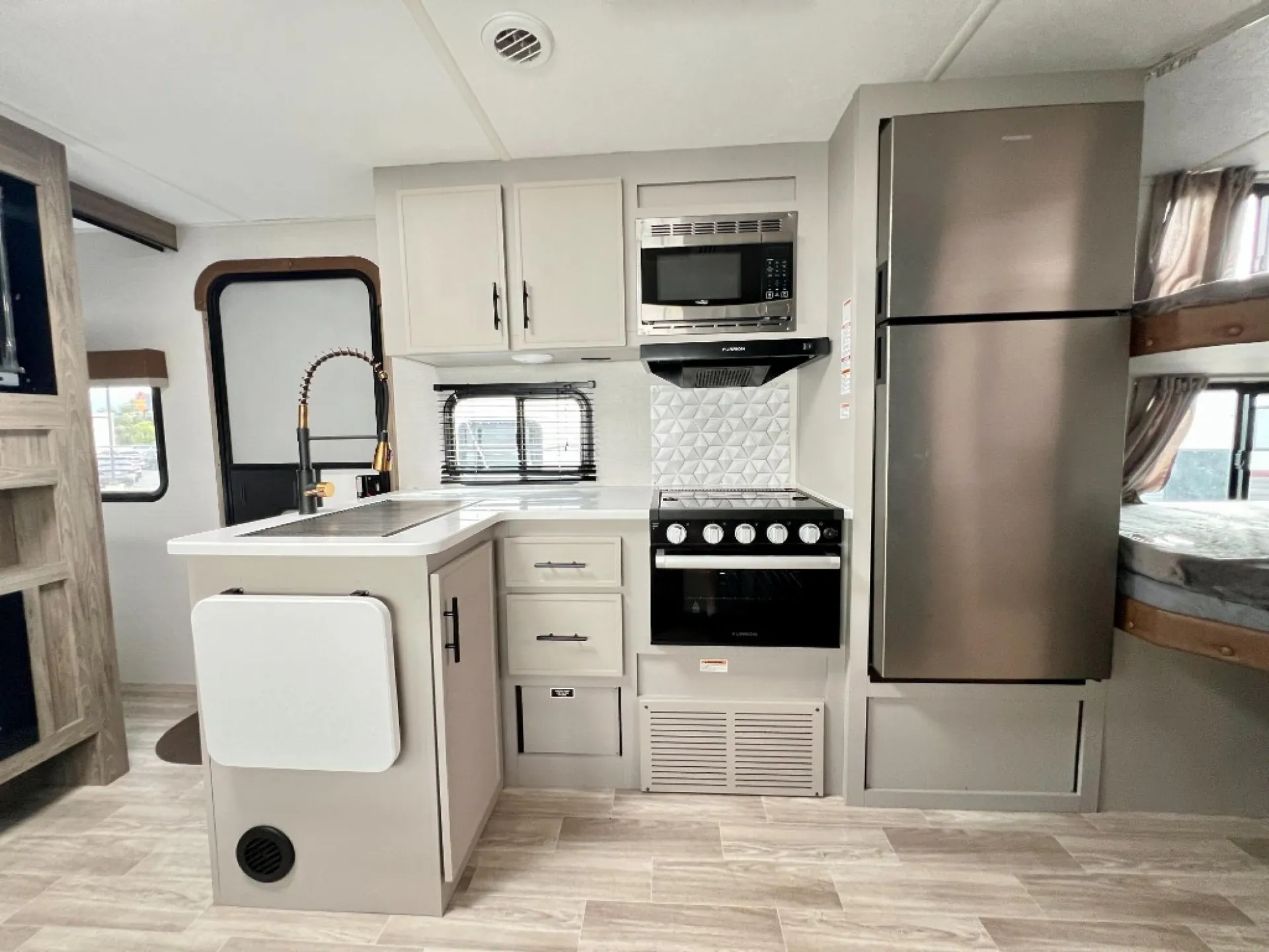 2024 Forest River Vibe 24DB — Photo 7