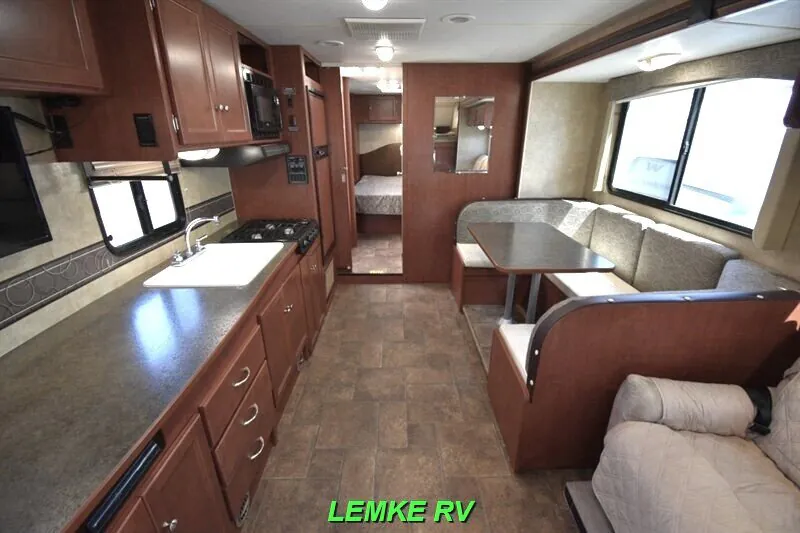 2014 Winnebago Minnie Winnie 31K - Photo 3