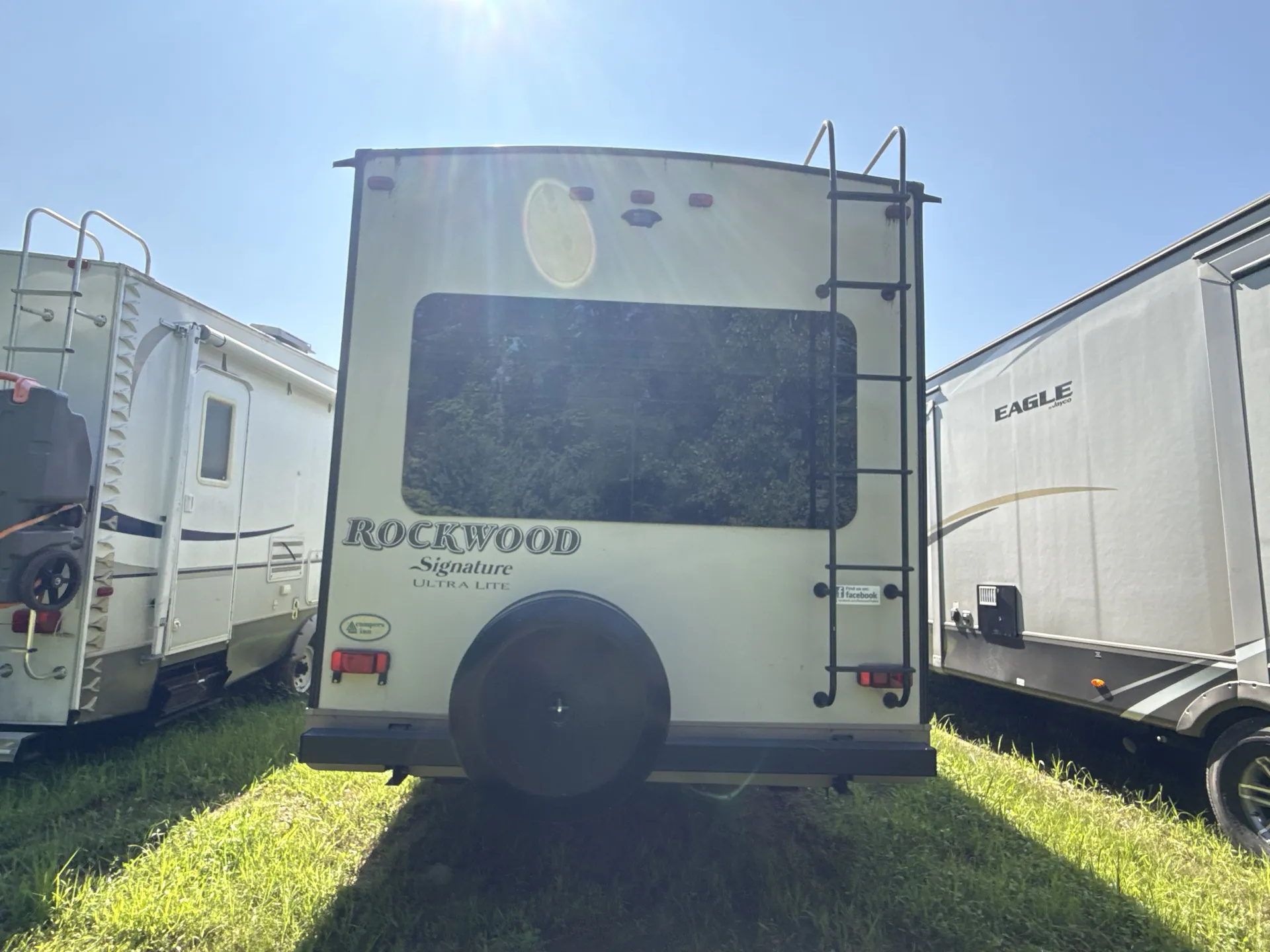 2017 Forest River Rockwood Signature Ultra Lite 8289WS — backside