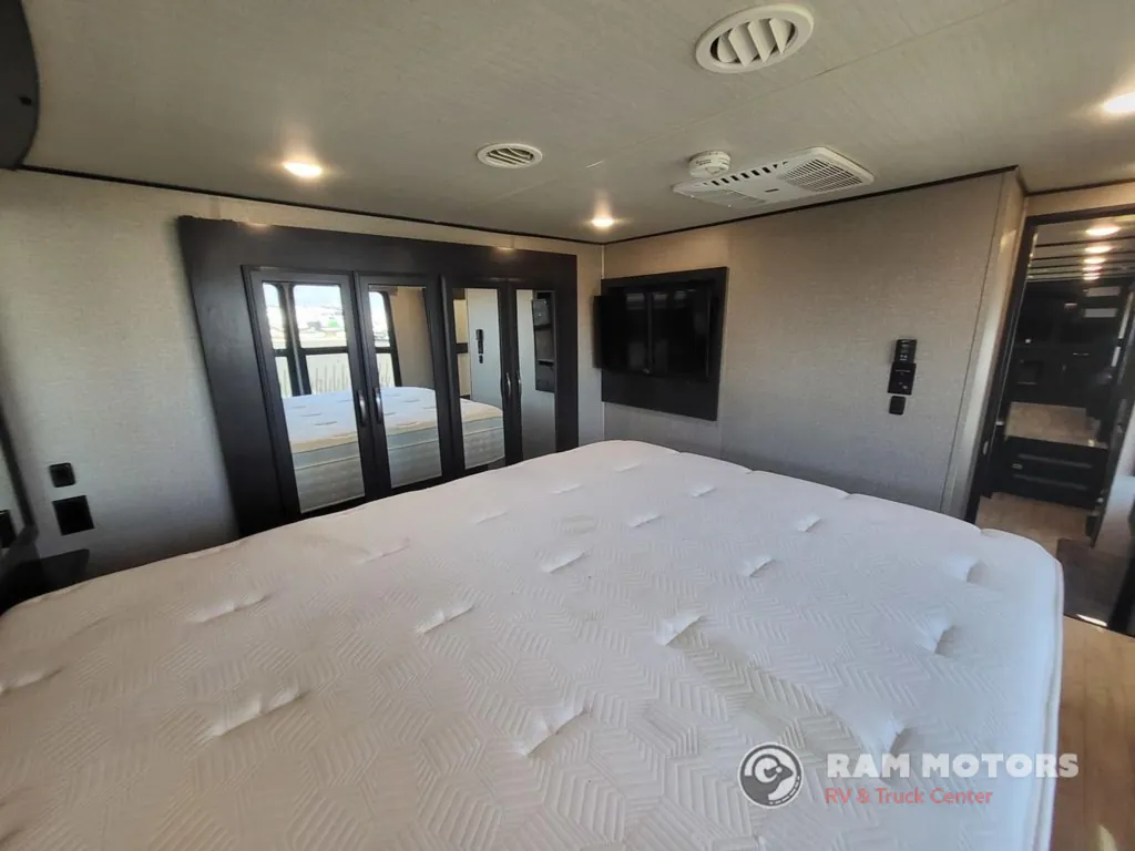 2018 Grand Design Momentum 376TH, Photos photo 24