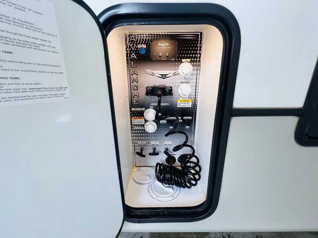2023 Keystone Avalanche 390DS, Photos photo 11