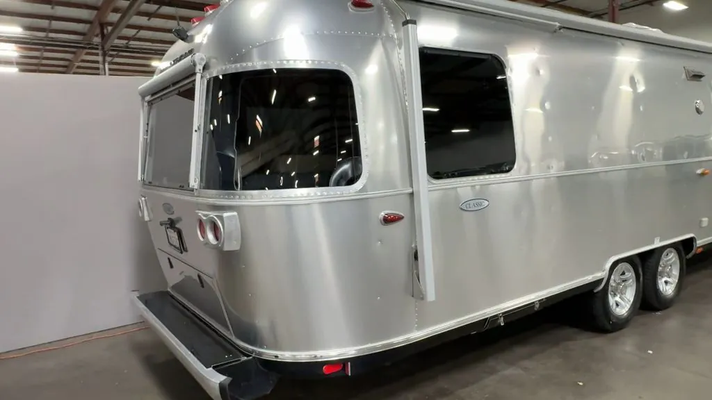 2017 Airstream Classic 30RB - Photo 4