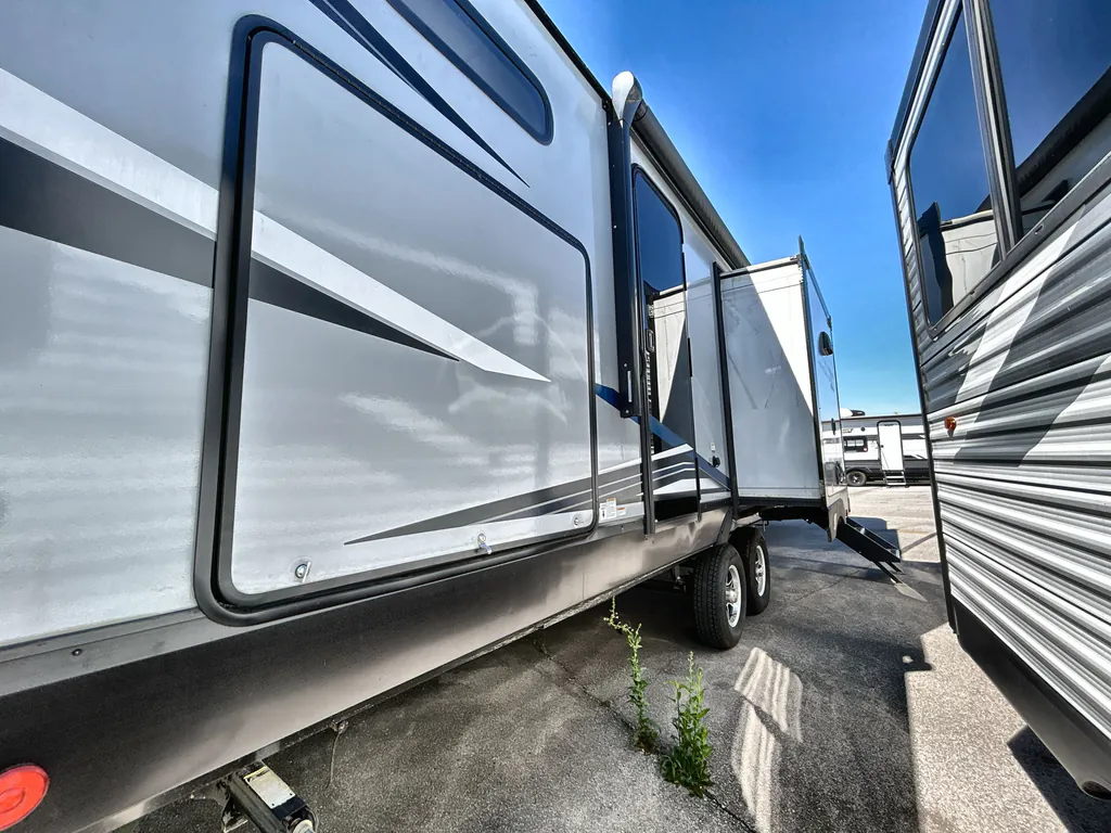 2022 Forest River Cherokee Alpha Wolf 33BH-L, Photos photo 11