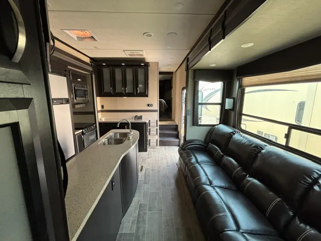 2018 Dutchmen Voltage Triton 3551, Photos photo 33
