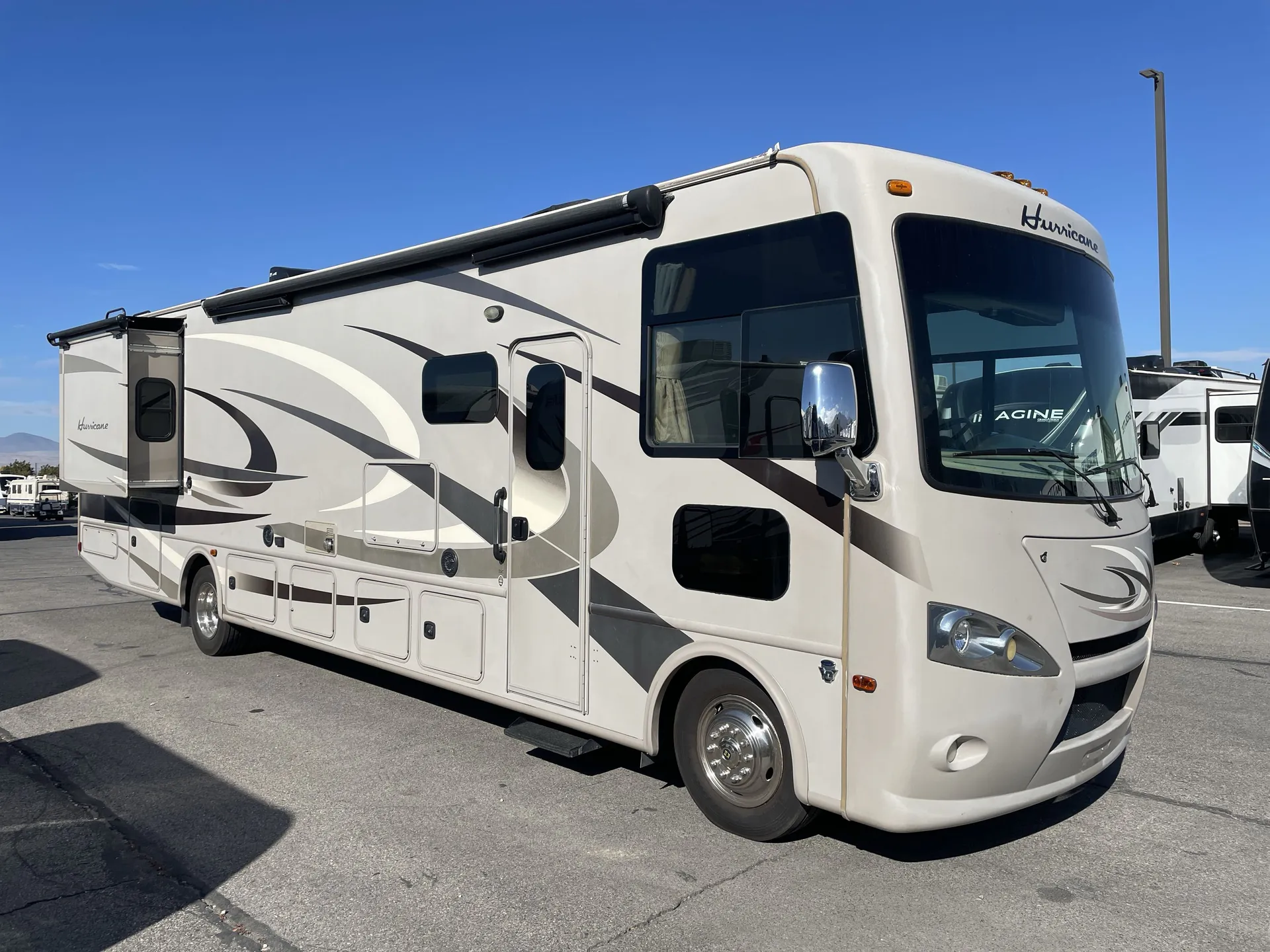2016 Thor Motor Coach Hurricane 35C - Photo 2