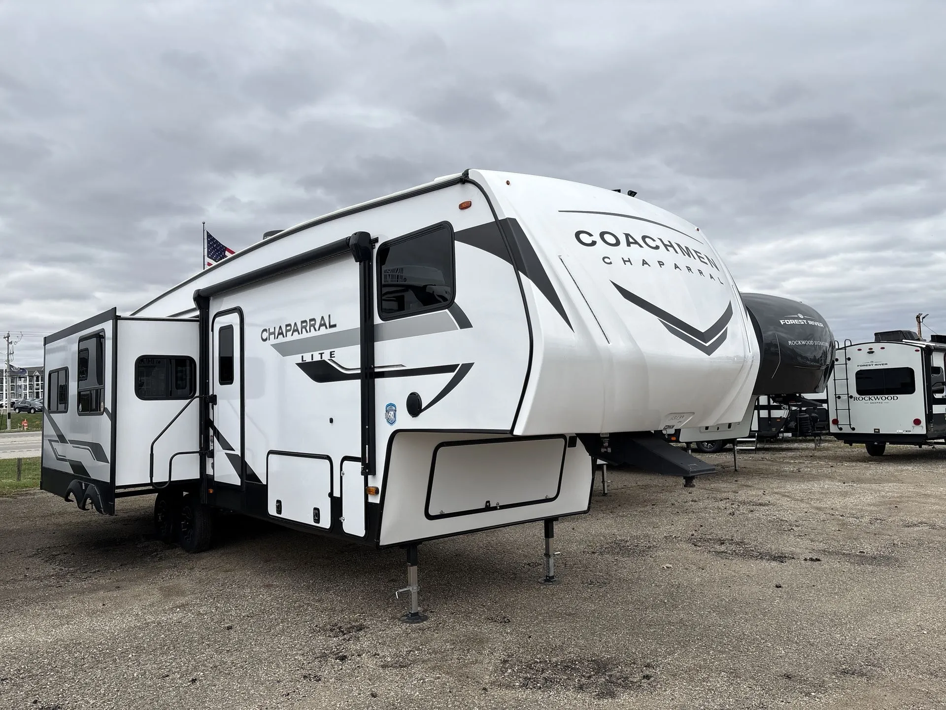 2026 Coachmen Chaparral Lite 30RLS - Photo 2