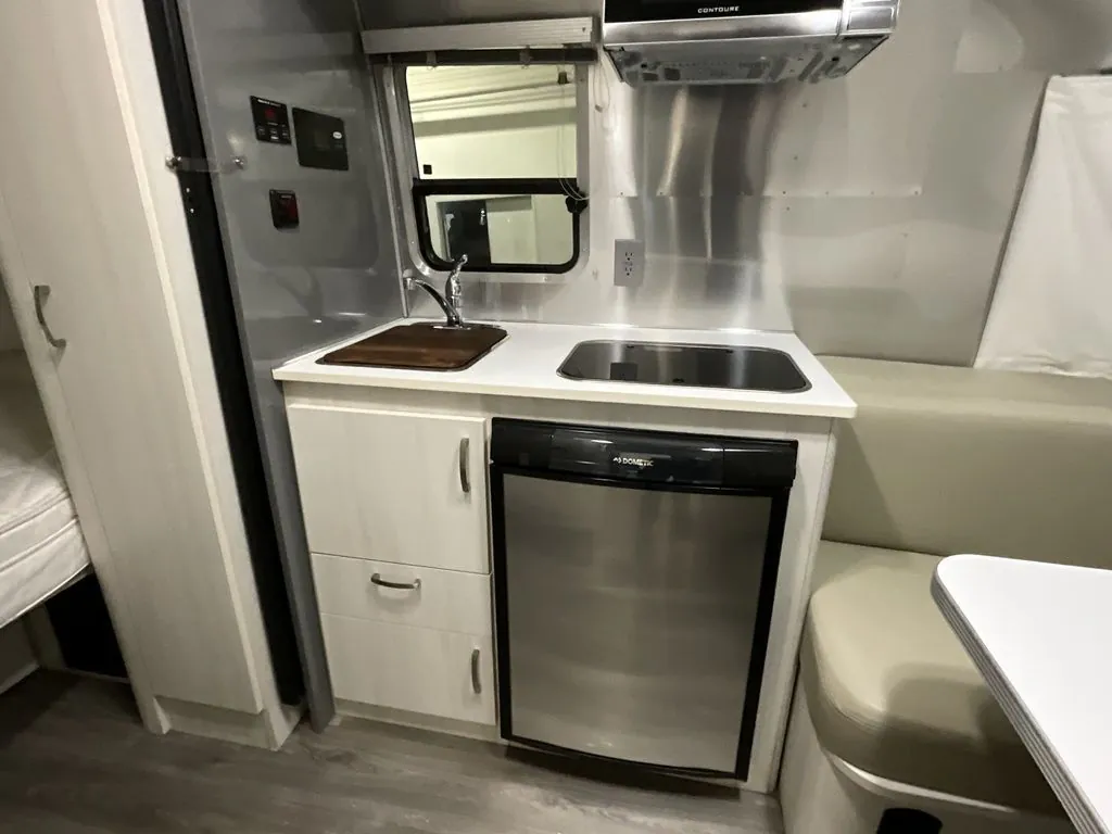 2017 Airstream Sport 16RB - Photo 3