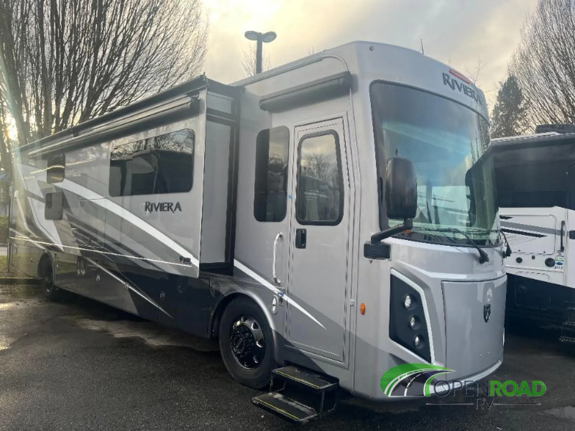 2025 Thor Motor Coach Riviera 39BH - Photo 2