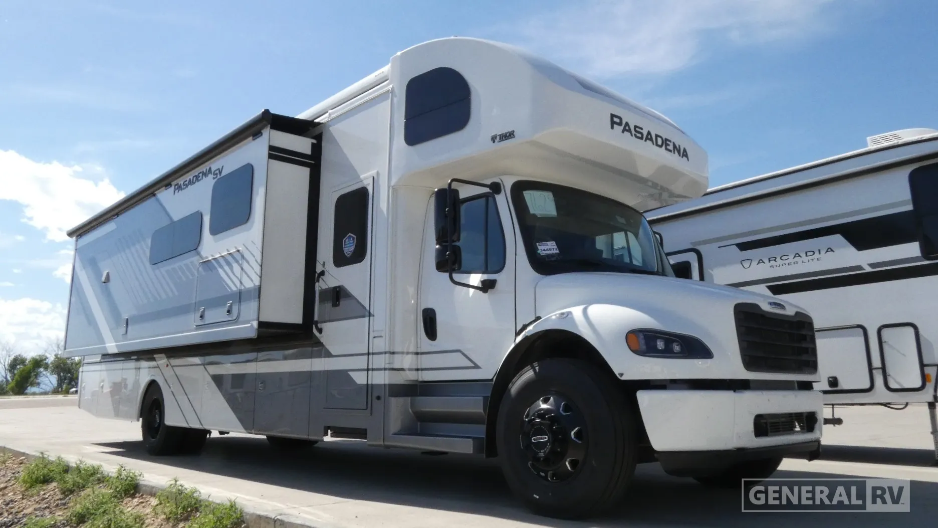 2027 Thor Motor Coach Pasadena SV 38DX - Photo 2