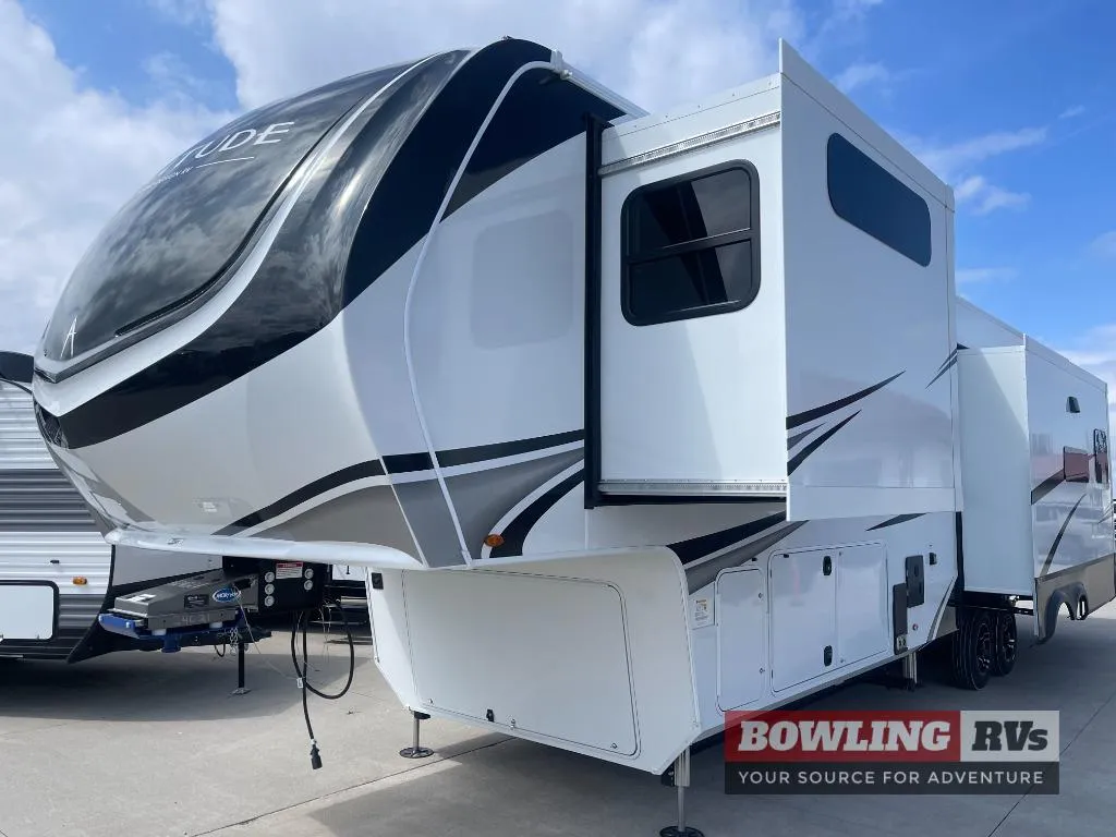 2026 Grand Design Solitude 370DV - Photo 2