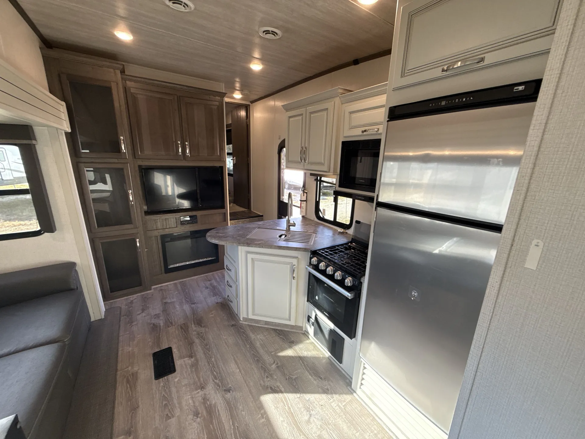 2022 Keystone Cougar Half-Ton 32BHS — living area main