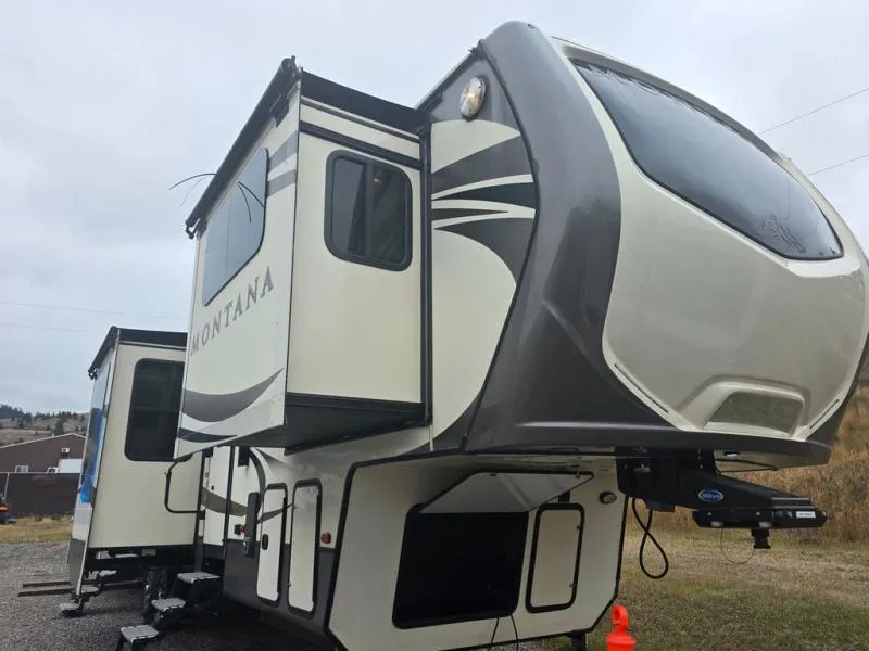 2017 Keystone RV Montana Used    3710 FL - Photo 2