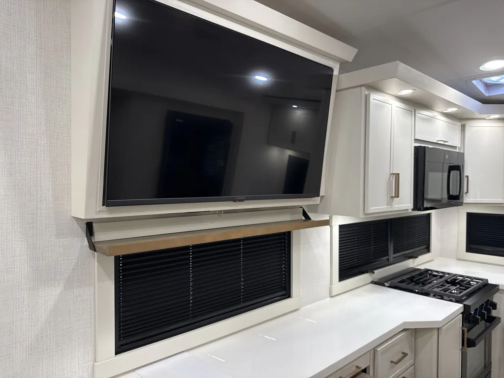 2027 Brinkley Model Z 2680, Photos photo 9