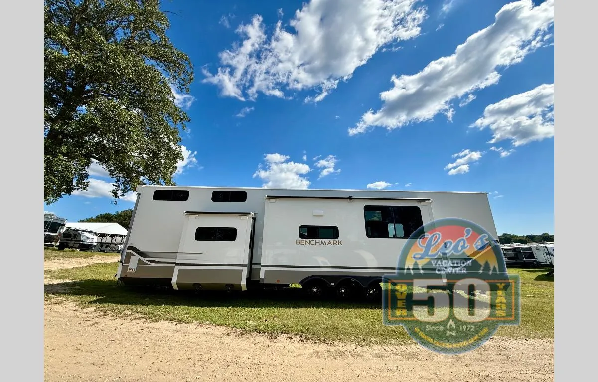 2026 Alliance RV Benchmark 44LFT - Photo 3