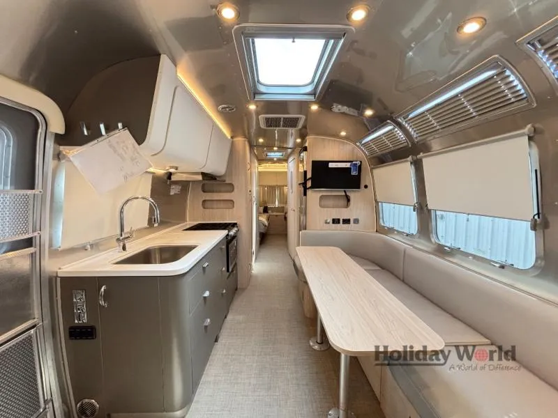 2026 Airstream Globetrotter 30RB - Photo 3