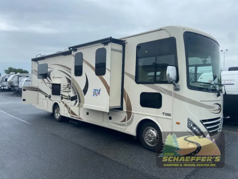 2018 Thor Motor Coach Hurricane 31Z - Photo 2