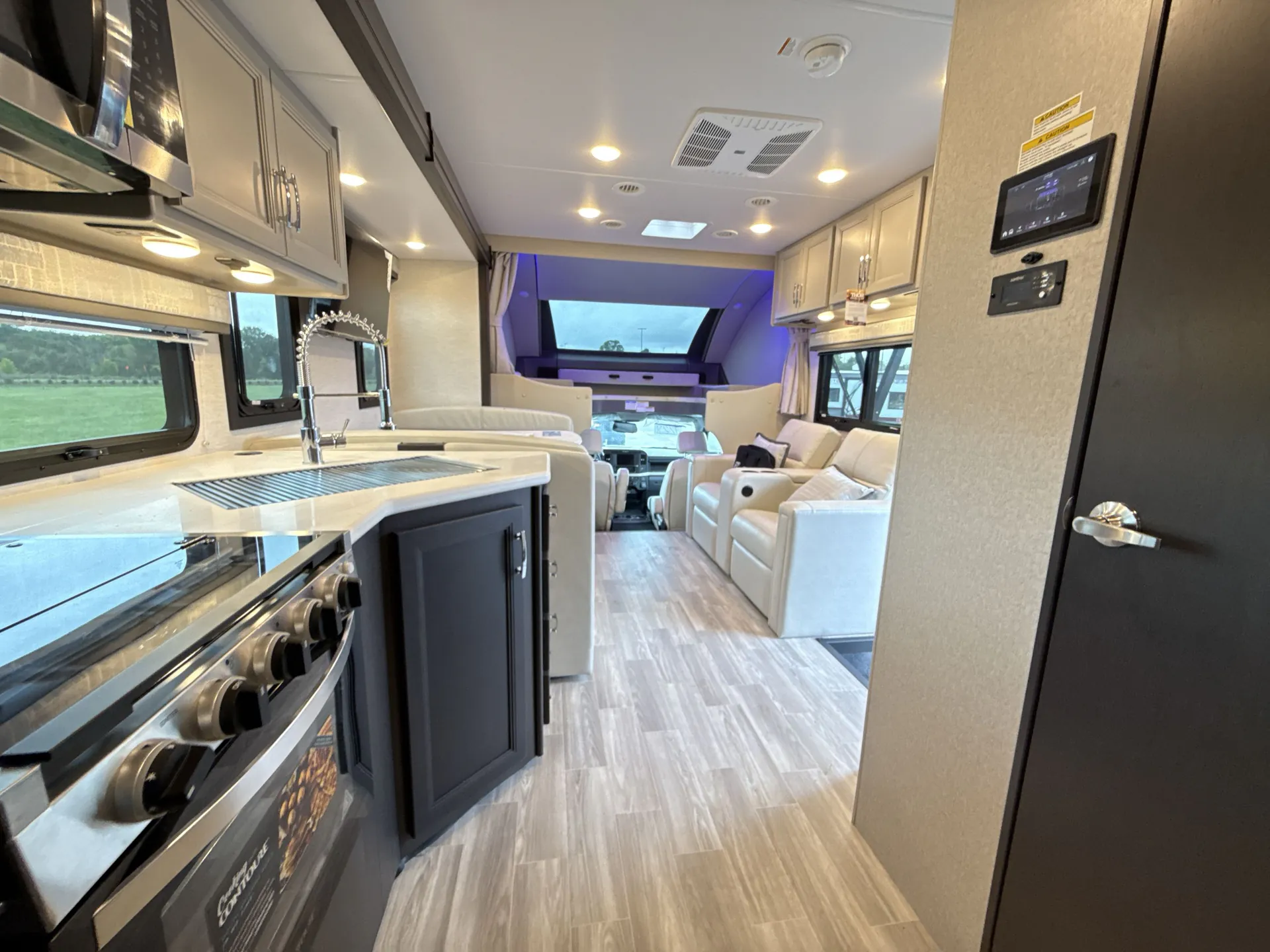 2026 Thor Motor Coach Omni Trail X32 — living area main